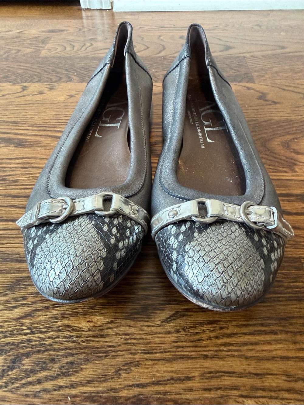 AGL Gray Snake-Print Toe Ballet Flats with Silver Buckle